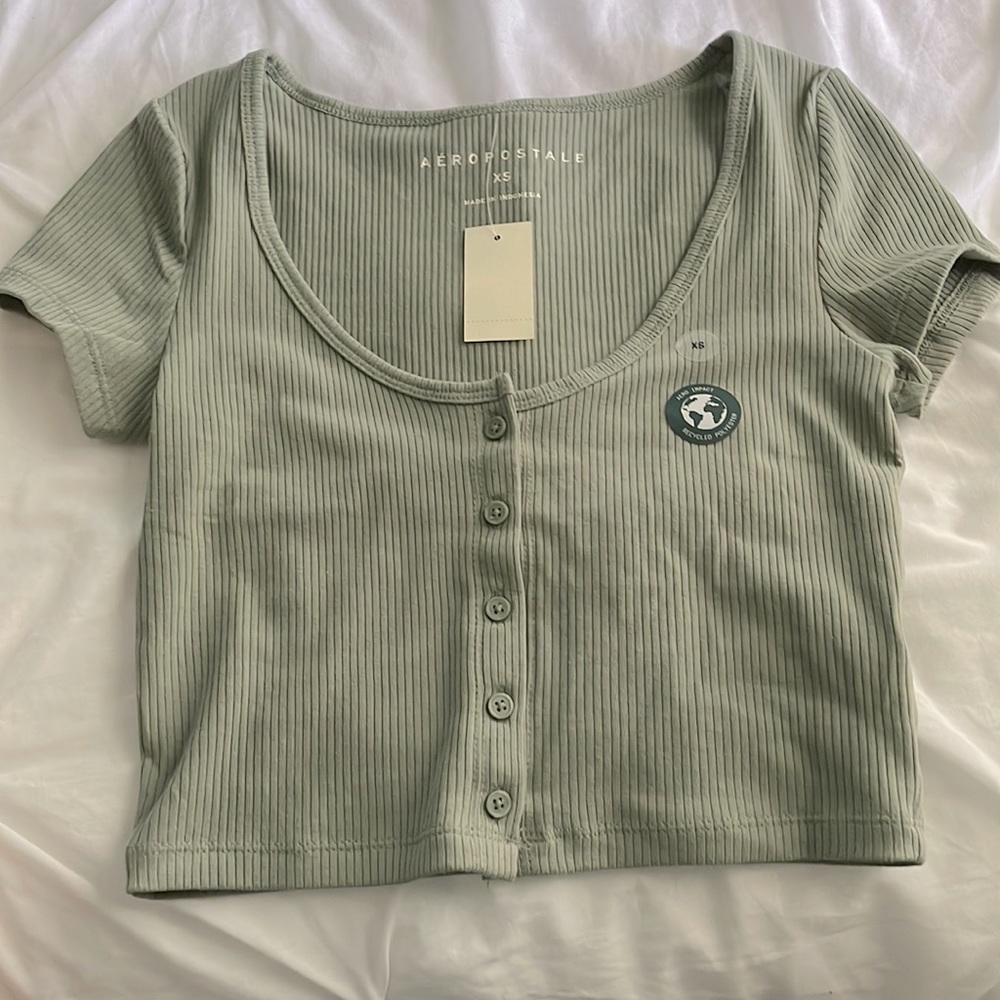 Aéropostale green buttoned up top